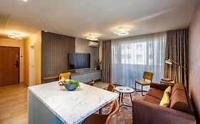 5Th Floor Executive Apartment With Balcony And Free Parking
